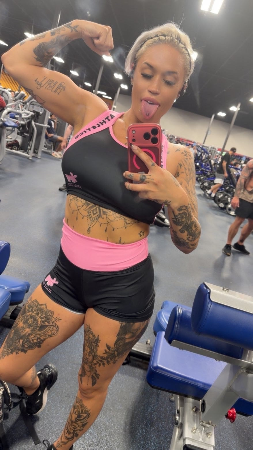 Britney Bolton flexing the pink powerpuff set from Yo! Martez inside of crunch fitness Abilene Texas.